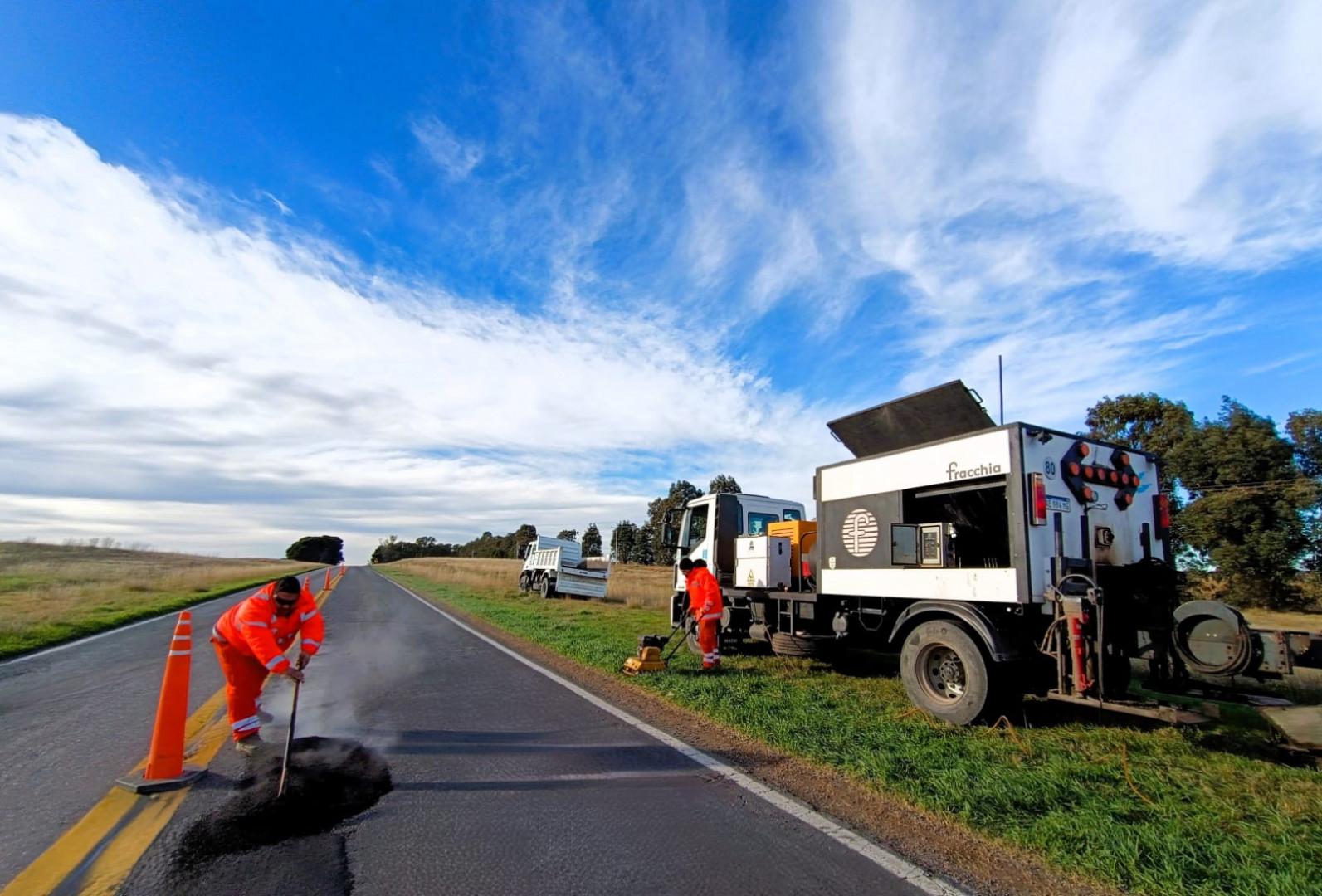 Bacheo sobre la Ruta Nacional 3, entre San Román y Monte Hermoso