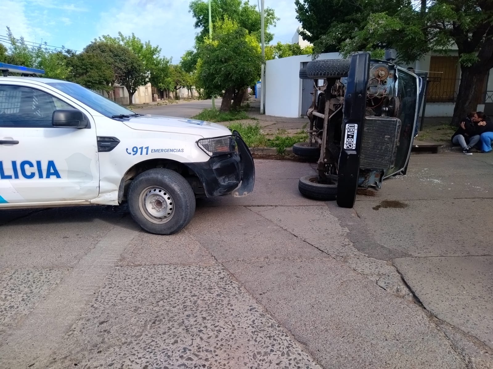 Choque y vuelco en 14 de Julio y Newton