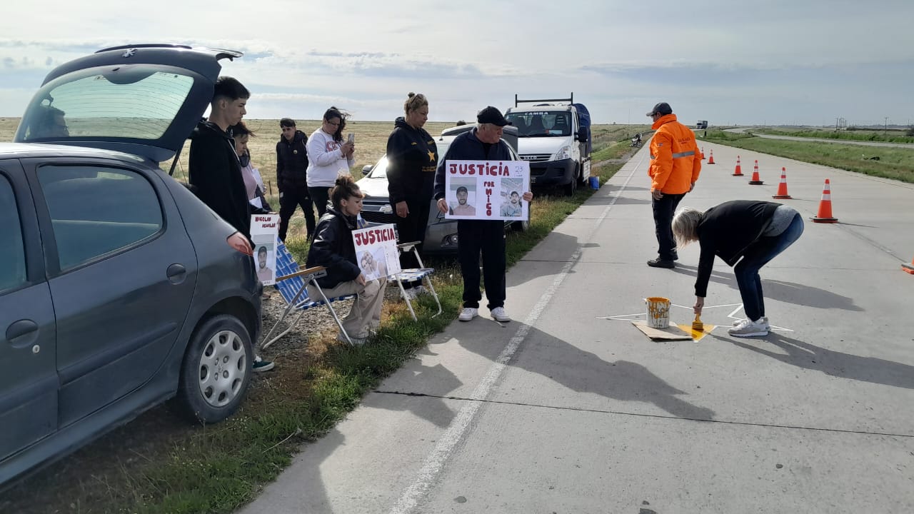 Familiares de Nicolás Aguilar pintaron una estrella amarilla para recordar y visibilizar lo ocurrido