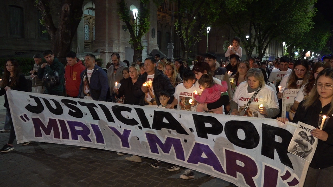 El pedido de justicia que dejó la marcha de velas por Myriam y Mariana