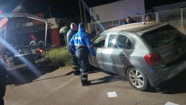 Alcoholizado perdió el control de su auto e impacto contra una vivienda