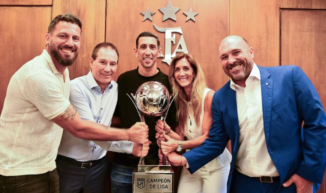 Insólito: la AFA le entregó el trofeo de “Campeón de Liga” a Rosario Central por ser el equipo que más puntos sumó en la Tabla Anual