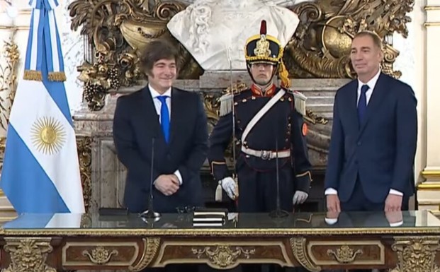 Javier Milei le tomó juramento a Diego Santilli como nuevo ministro del Interior