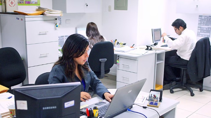 Reforma laboral: qué cambios se analizan para las vacaciones de los empleados