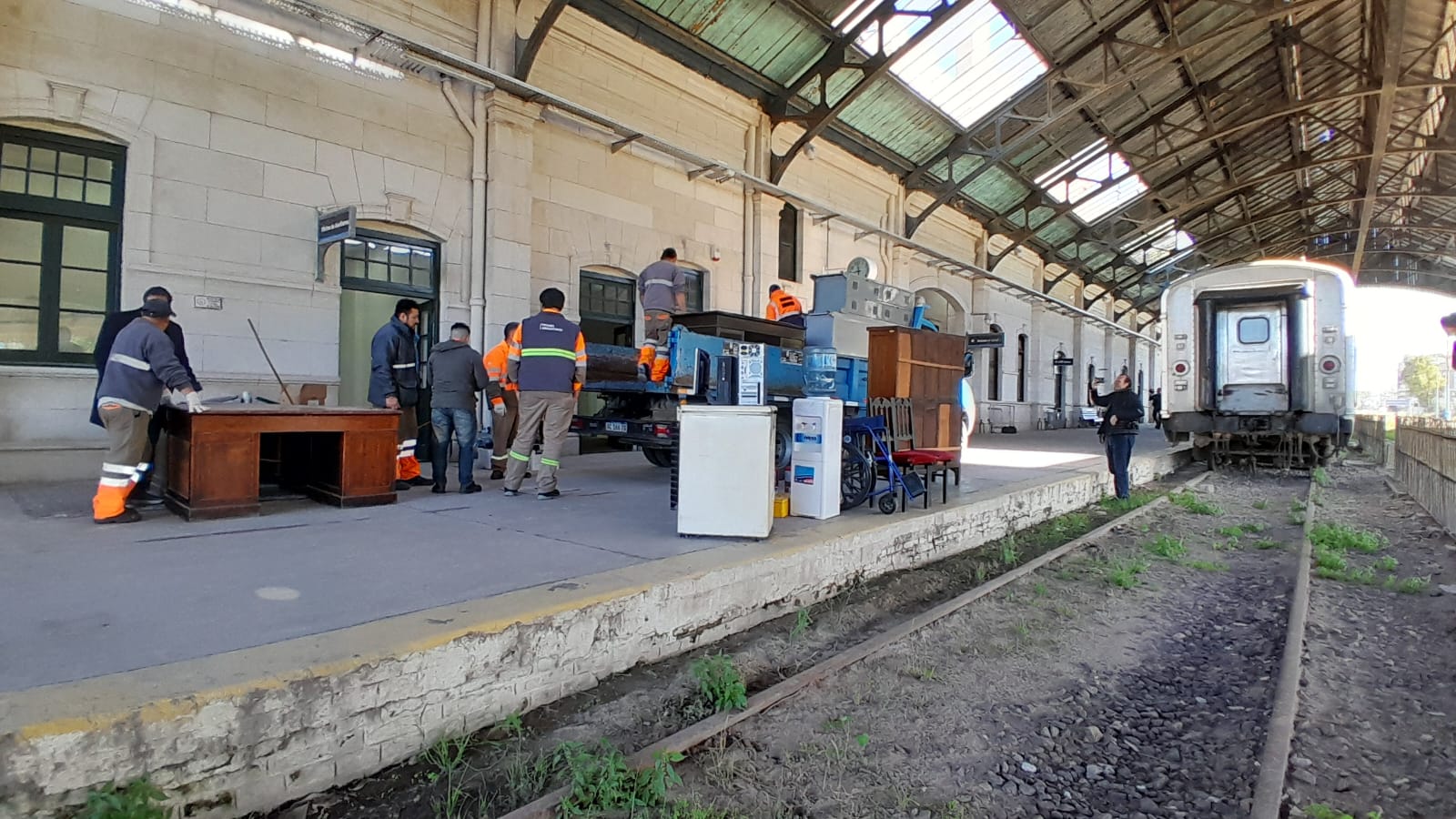 La empresa Trenes Argentinos mandó personal para desmantelar la Estación Sud
