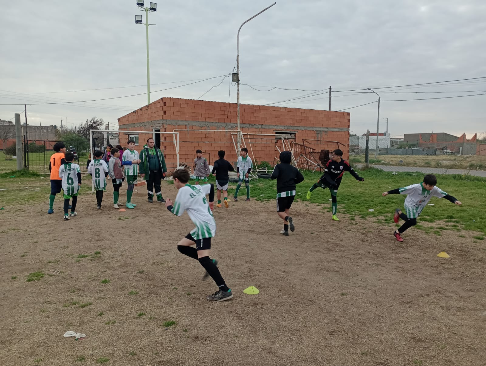Delincuentes ingresaron al club El Cometa y robaron elementos y mercadería