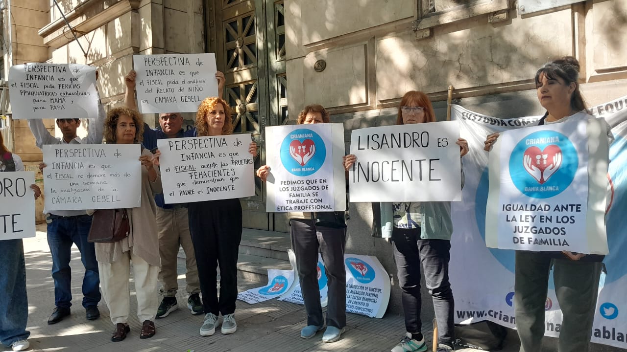 Inicia el juicio contra un hombre acusado de abusar de su hijo de 3 años, los abogados sostienen que esos hechos no ocurrieron