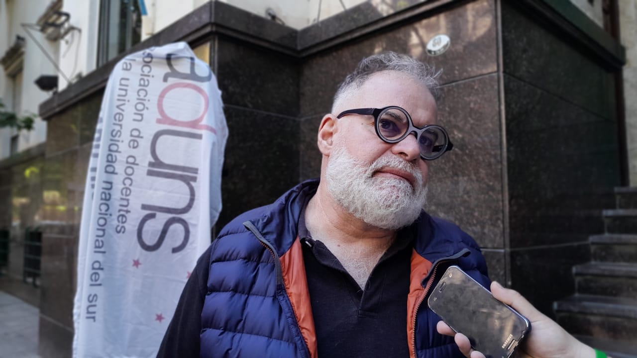 Gremios docentes reclaman al gobierno nacional que cumpla con la ley