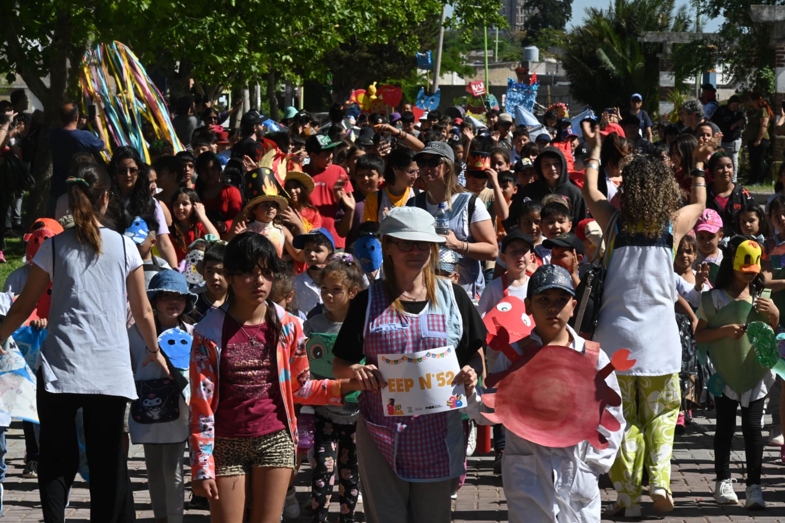 1° Encuentro de Comparsas Escolares PLAPLA – Más de 600 chicos bailaron al ritmo de la música