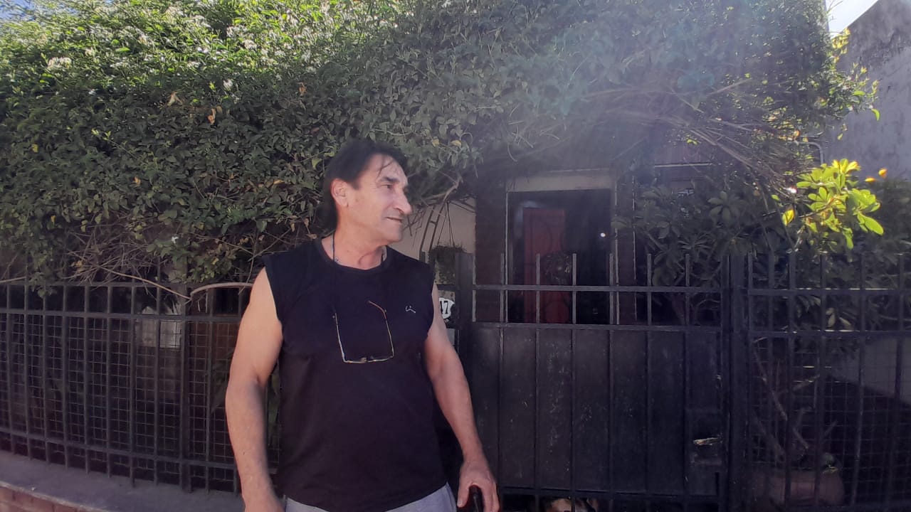 Sorprendió a un delincuente en el interior de su casa, cuando su mujer dormía en la habitación