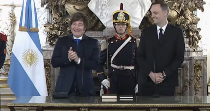 Javier Milei tomó juramento a Manuel Adorni como nuevo jefe de Gabinete