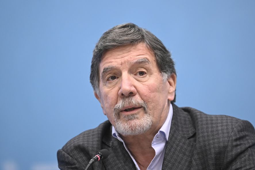 Sileoni deja la cartera de Educación de la Provincia