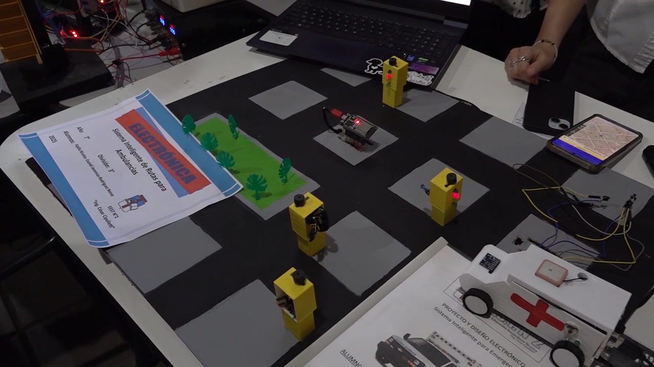 Proyecto para la seguridad vial: estudiantes crean sistema de monitoreo de ambulancias