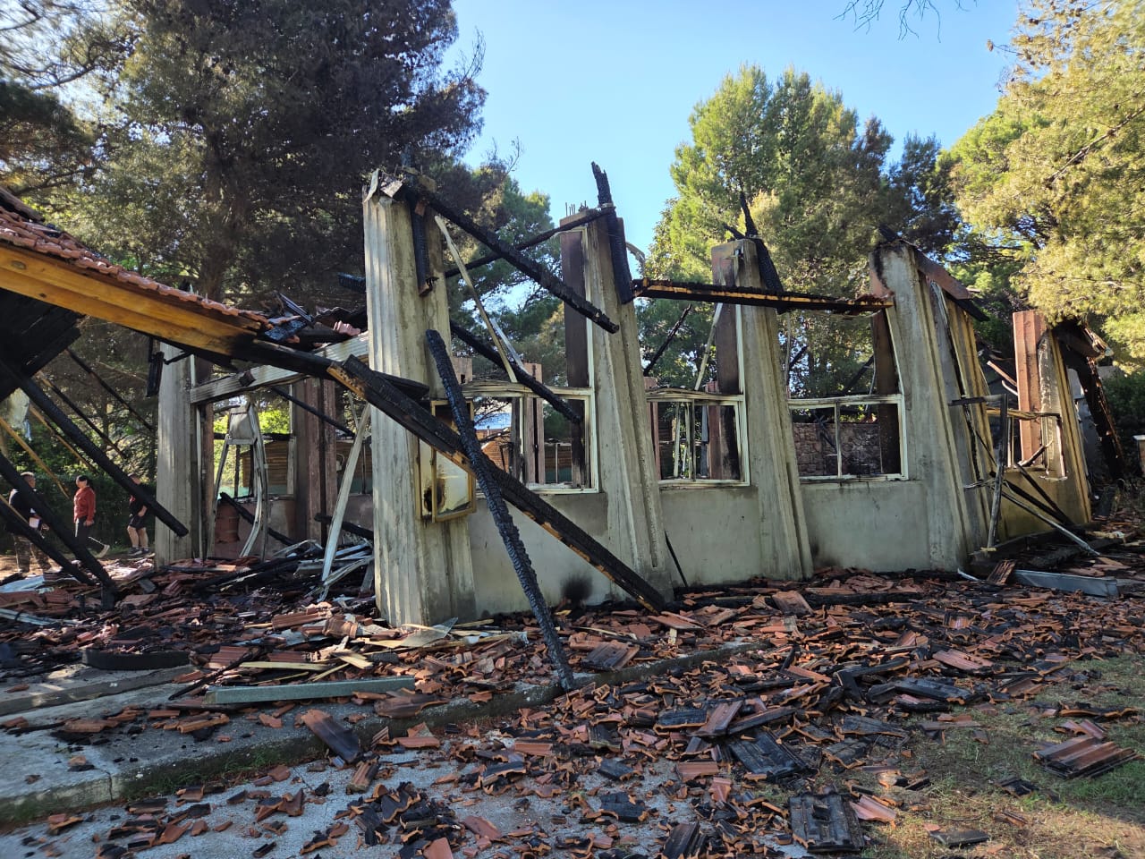 Conmoción por el incendio de la capilla de Pehuen Co