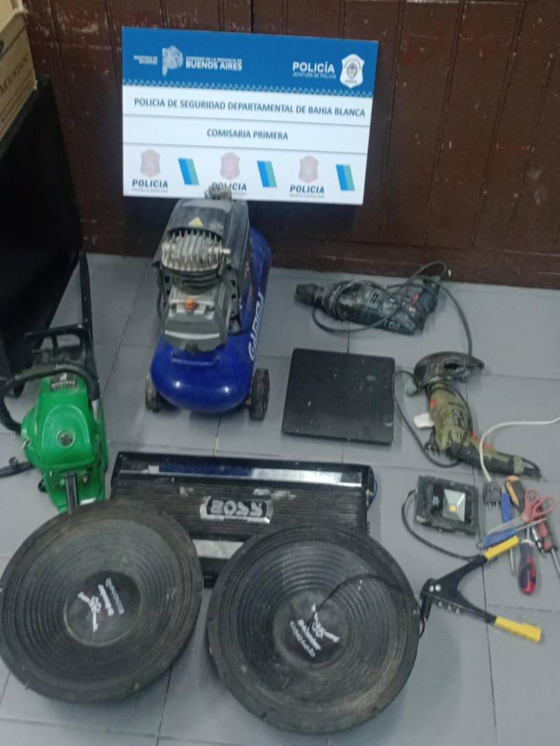 Buscan a los propietarios de varios objetos hallados en un operativo