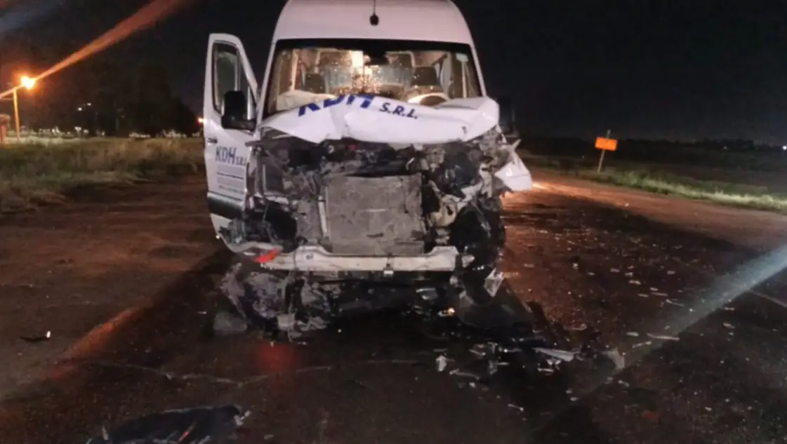 Por esquivar pozos, chocaron en cadena en el acceso a barrio Los Chañares