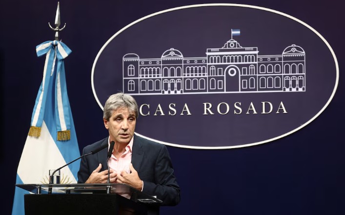 La media sanción de la Ley de Presupuesto dejó a Caputo más cerca de un canje de deuda