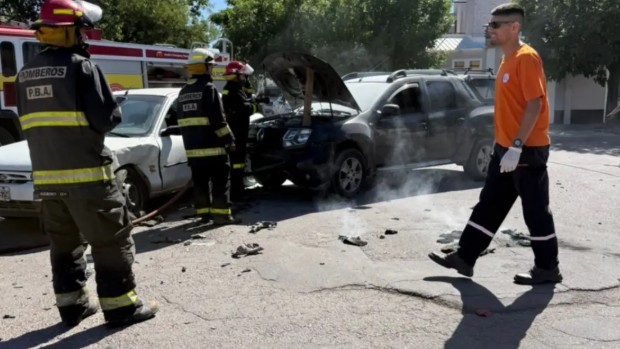 Un choque entre dos vehículos terminó con un principio de incendio