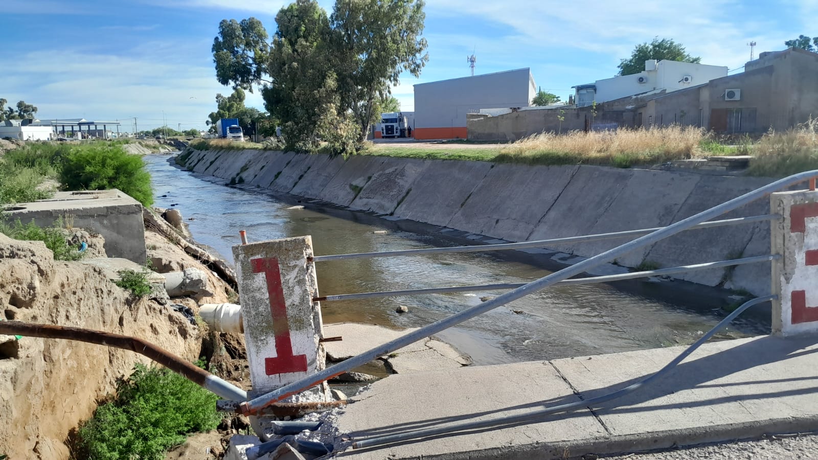 Una nena sufrió heridas al caer en un sector del canal Maldonado