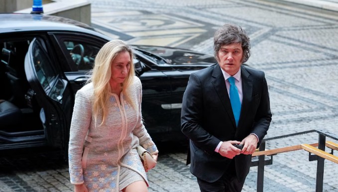 Milei regresa de su viaje a Oslo y firmará la reforma laboral