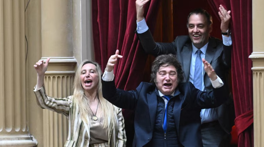 Con la presencia de Milei y en medio de un clima de tensión, juraron los nuevos diputados en el Congreso