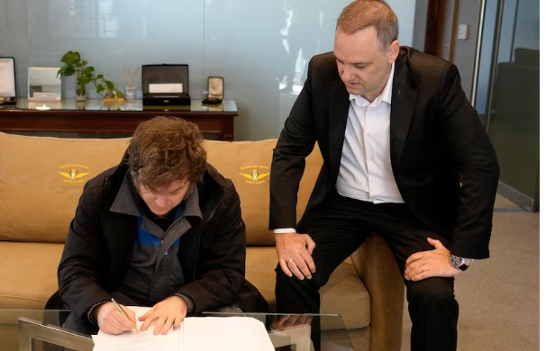 Reforma laboral: el Gobierno sumó a último momento un artículo que apunta contra el fuero del trabajo