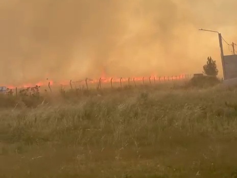Video: enorme incendio en el predio del Ejército