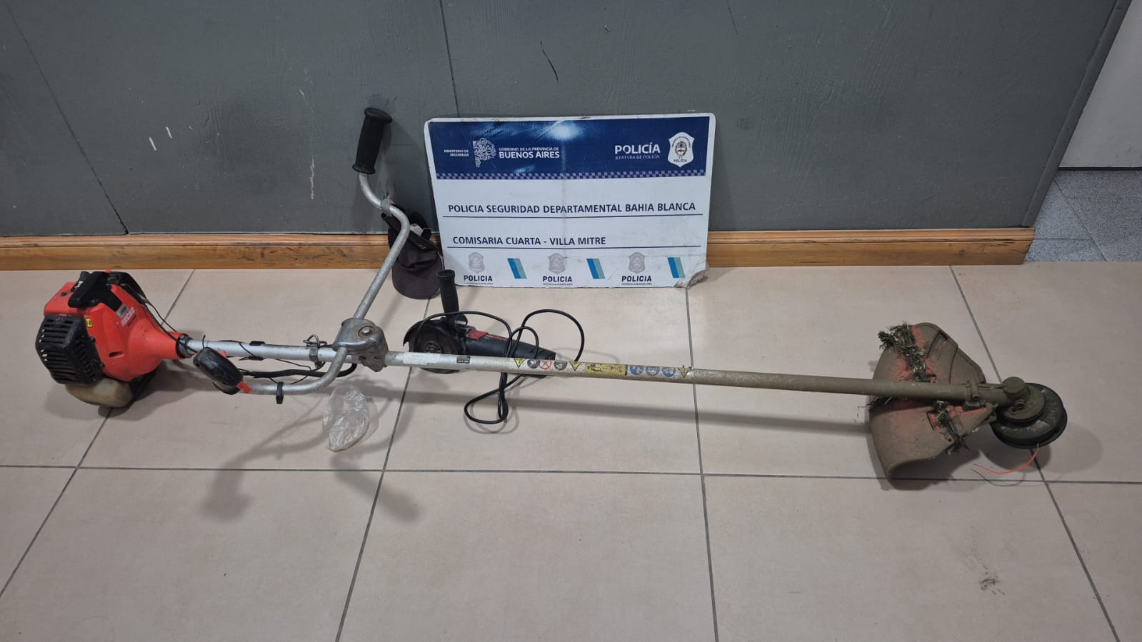 Detuvieron a un hombre que saltó un paredón para robar herramientas