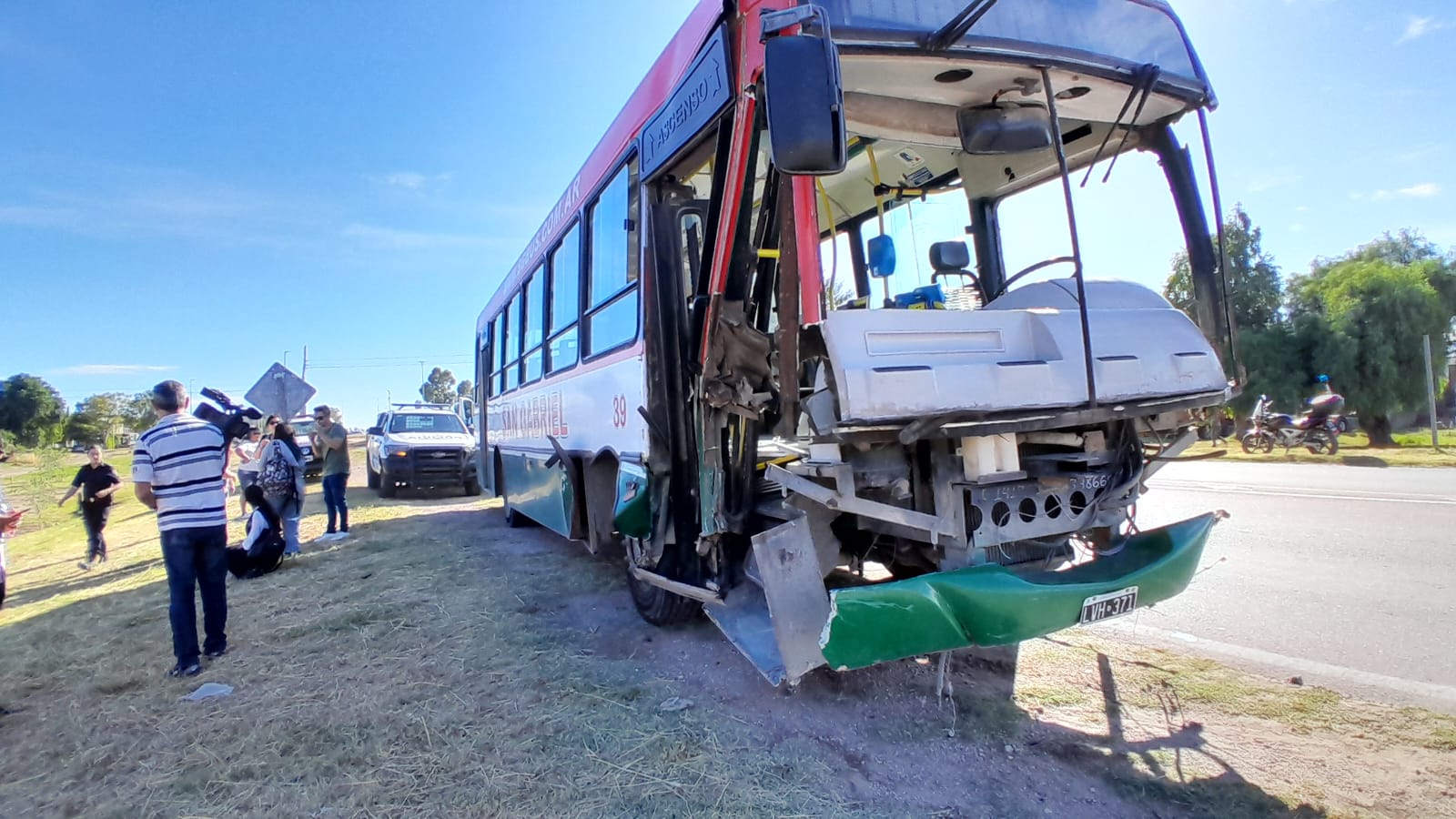 Fuerte accidente en la rotonda de Indiada