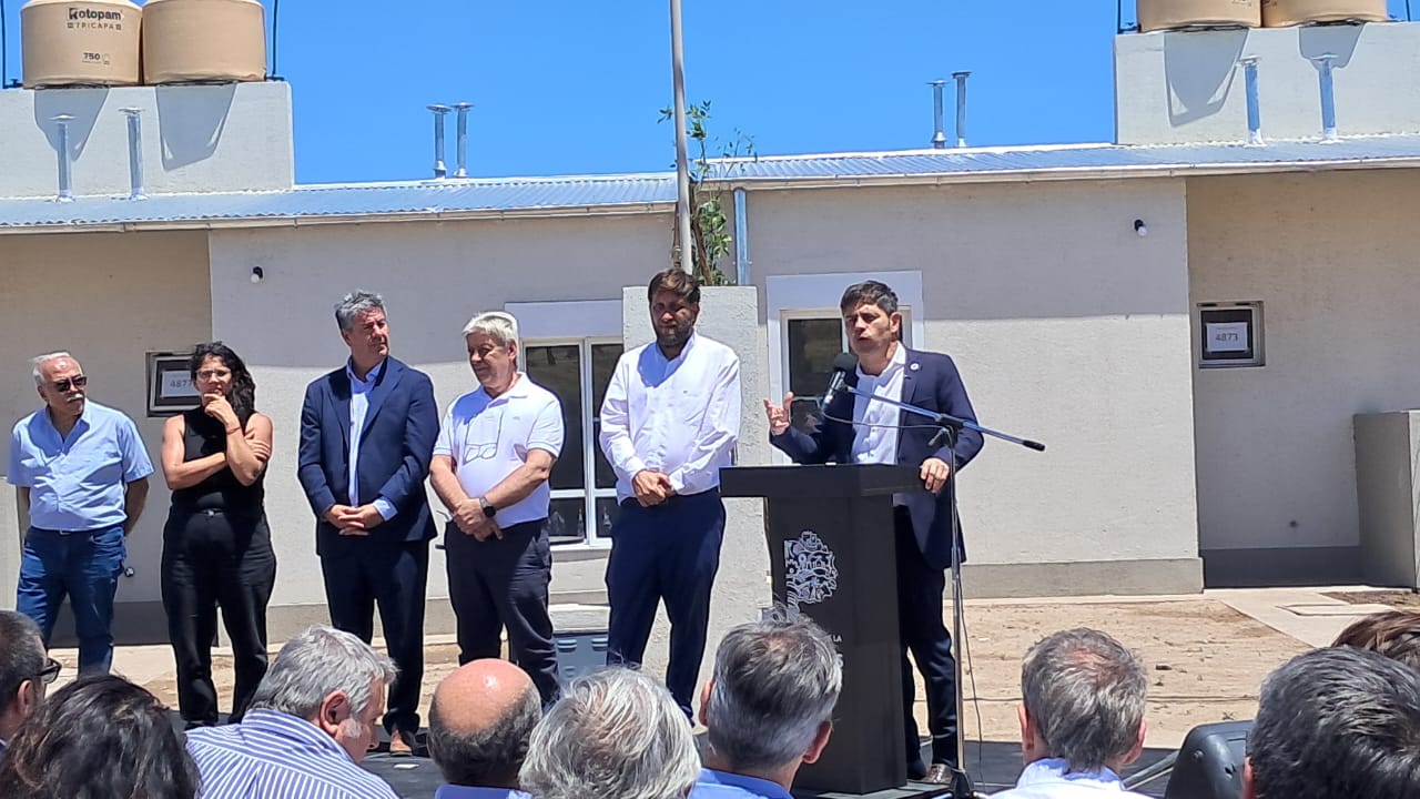 Kicillof visitó la ciudad e hizo entrega de viviendas del barrio UOM