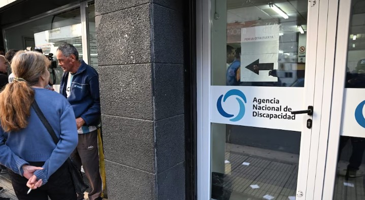 El Gobierno anunció que la ANDIS dejará de existir y sus funciones serán absorbidas por el Ministerio de Salud