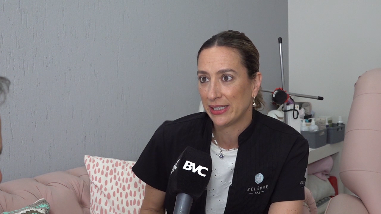 Especialista recomienda extremar los cuidados de la piel durante el verano