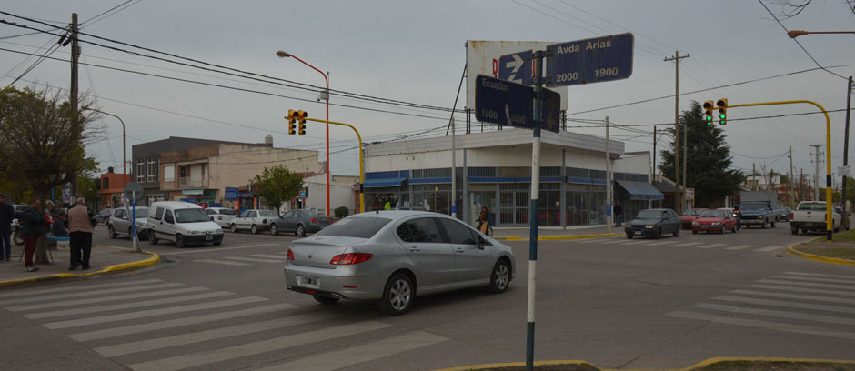 Vecinos de Villa Rosas reclaman la colocación de semáforos en Av. Arias