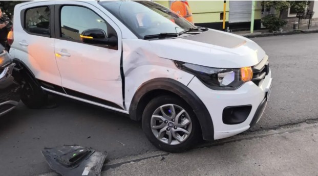 Dos autos se vieron involucrados en un accidente de tránsito en Estomba y Paraguay