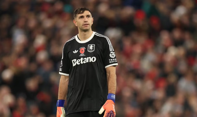 Preocupación por Dibu Martínez: su entrenador dio detalles de la lesión que sufrió en Aston Villa