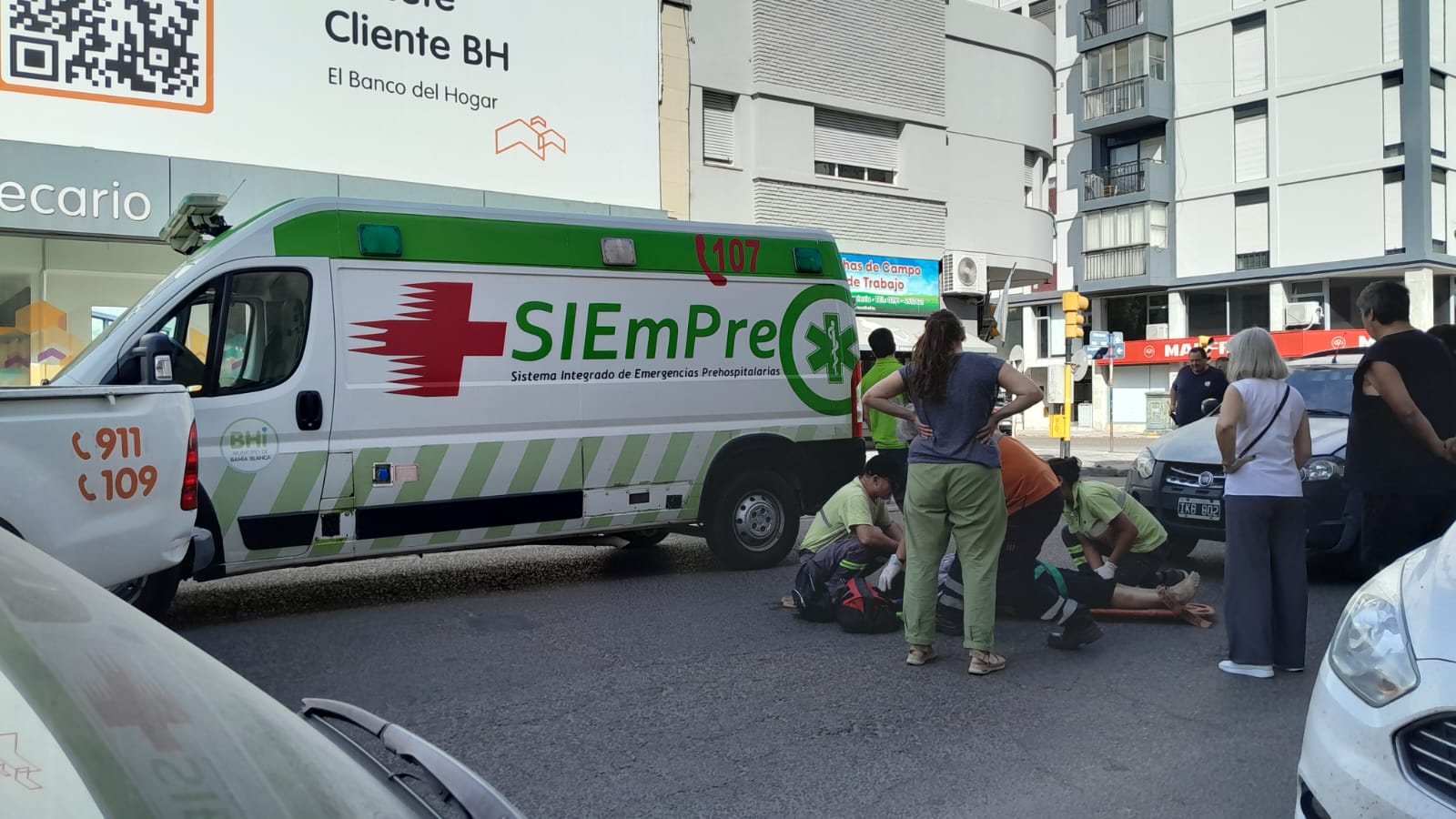 Una camioneta impactó a una mujer cuando cruzaba la calle en Chiclana al 400