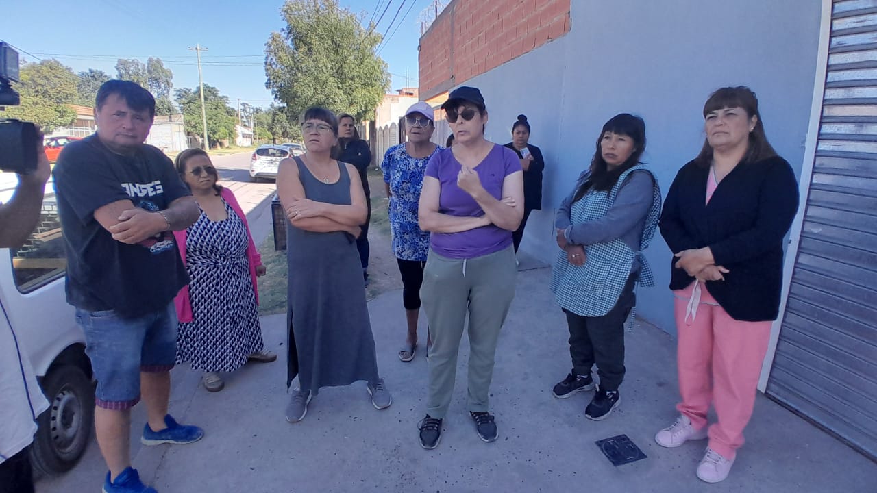 Reclamos por la baja presión de agua en Loma Paraguaya