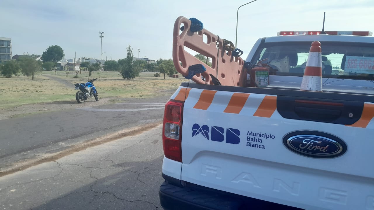 Un auto colisionó con una moto en Av. Buenos Aires y Vieytes