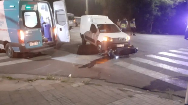 Accidente entre una moto y un utilitario