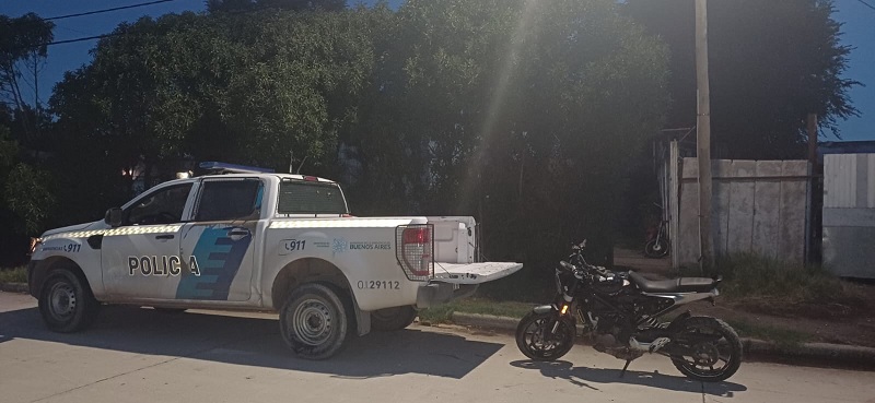 Ingeniero White: clausuran taller clandestino y recuperan una moto robada