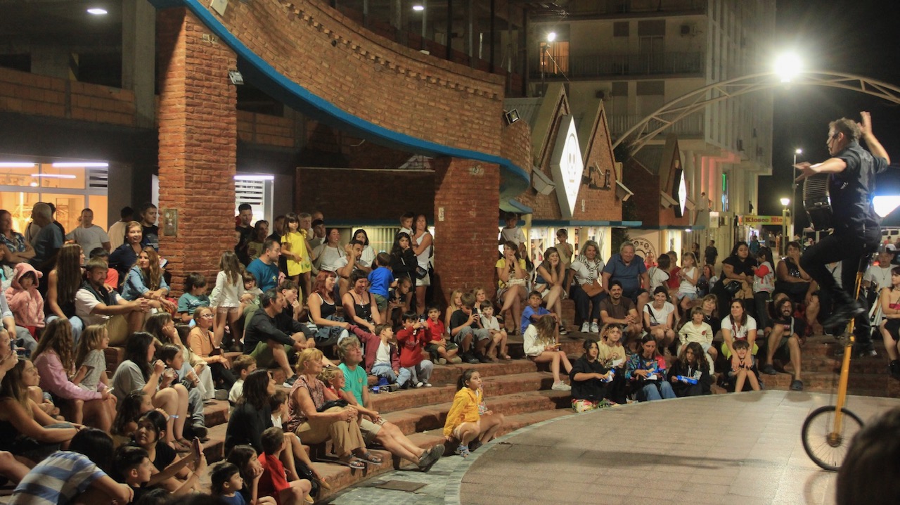 Monte Hermoso consolidó un enero con el 87% de ocupación promedio y una fuerte agenda cultural