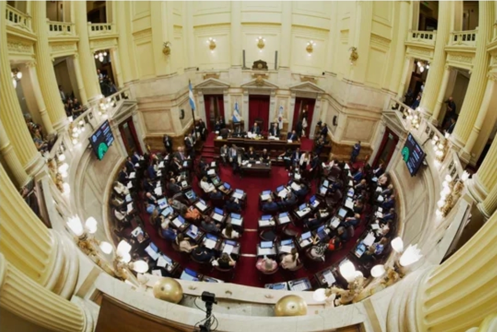 El oficialismo convirtió en ley la reforma laboral