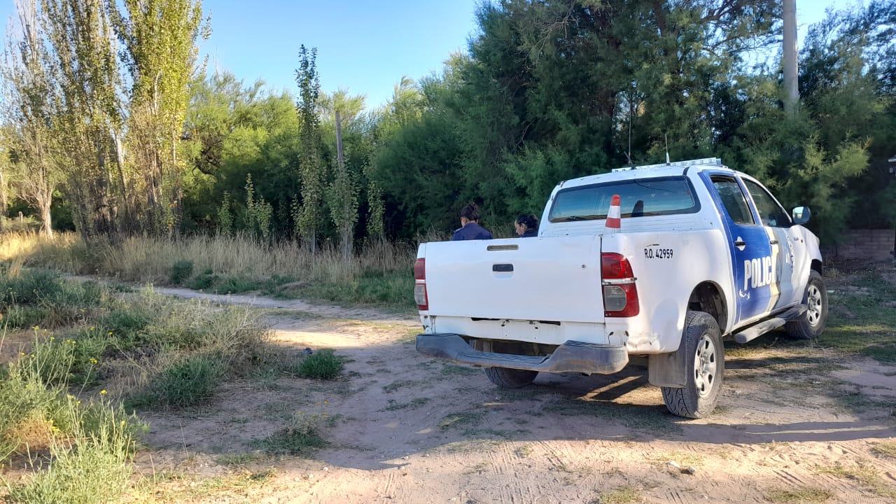 Encontraron a una mujer sin vida dentro de un arroyo