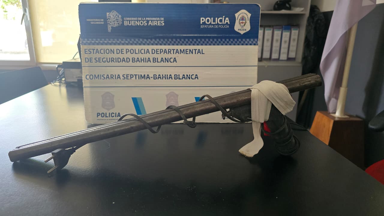 Lo detuvieron por amenazas y en el allanamiento de su casa secuestraron dos armas