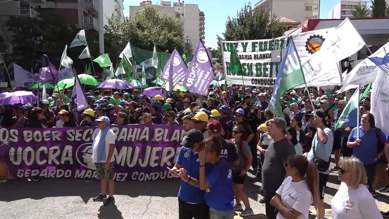 Marcha multitudinaria en Bahía Blanca contra la reforma laboral