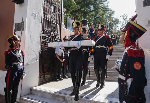 Comenzó el traslado del sable corvo de San Martín al Regimiento de Granaderos