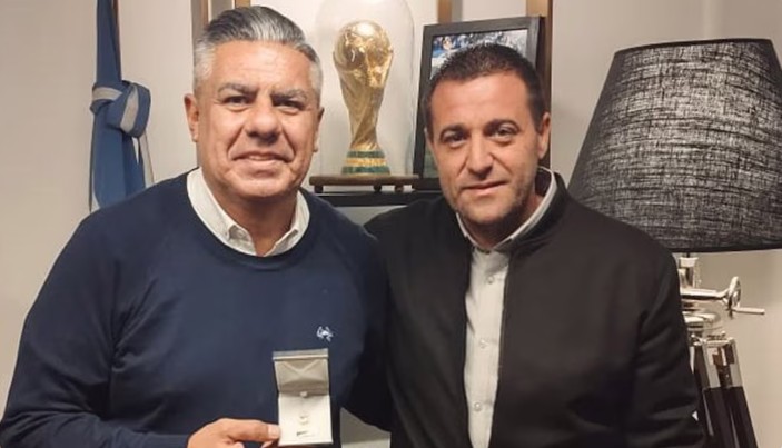 En defensa de Chiqui Tapia y Pablo Toviggino, los clubes decidieron suspender por cuatro días todos los partidos de fútbol