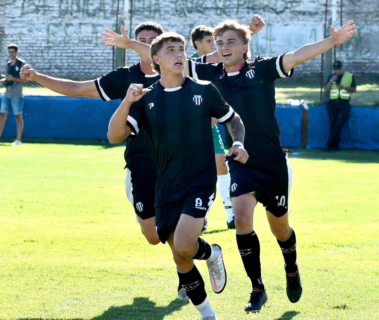 Liniers derrotó a Bella Vista en el cierre de la fecha