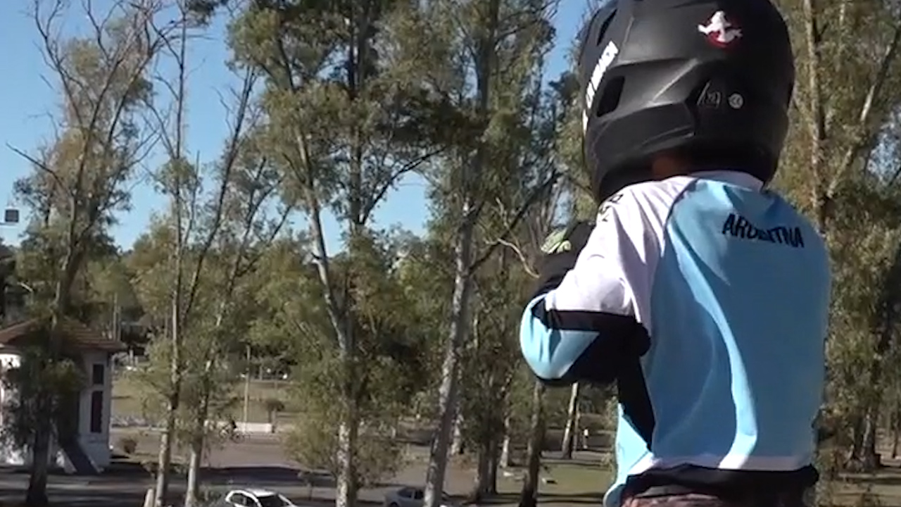 Gael, la joven promesa del BMX en Bahía Blanca