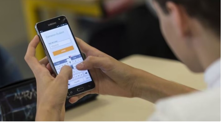 Rige por ley la prohibición de usar celulares en las escuelas primarias de provincia de Buenos Aires